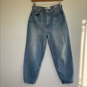 Aritzia Denim Forum The Gia High Rise Carrot 26 Length 26 waist